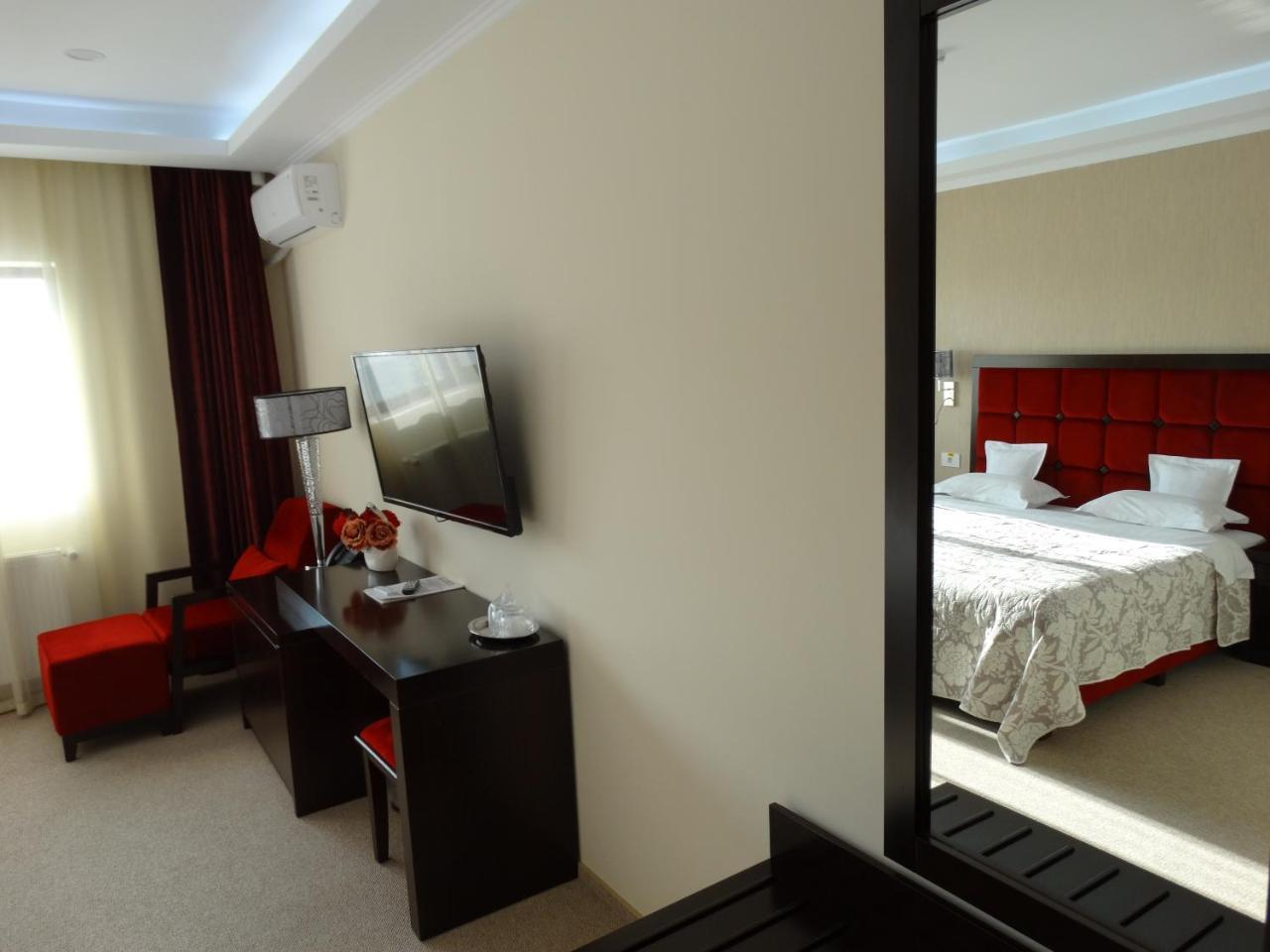 Hotel Terra Iasi Valea Lupului  Екстер'єр фото